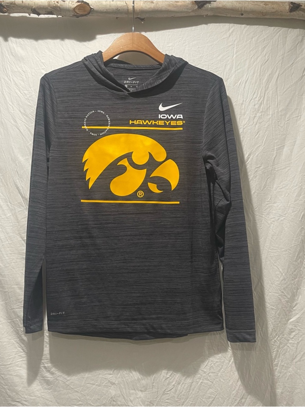Nike Iowa University Hawkeyes Black pullover Hoodie Youth XL